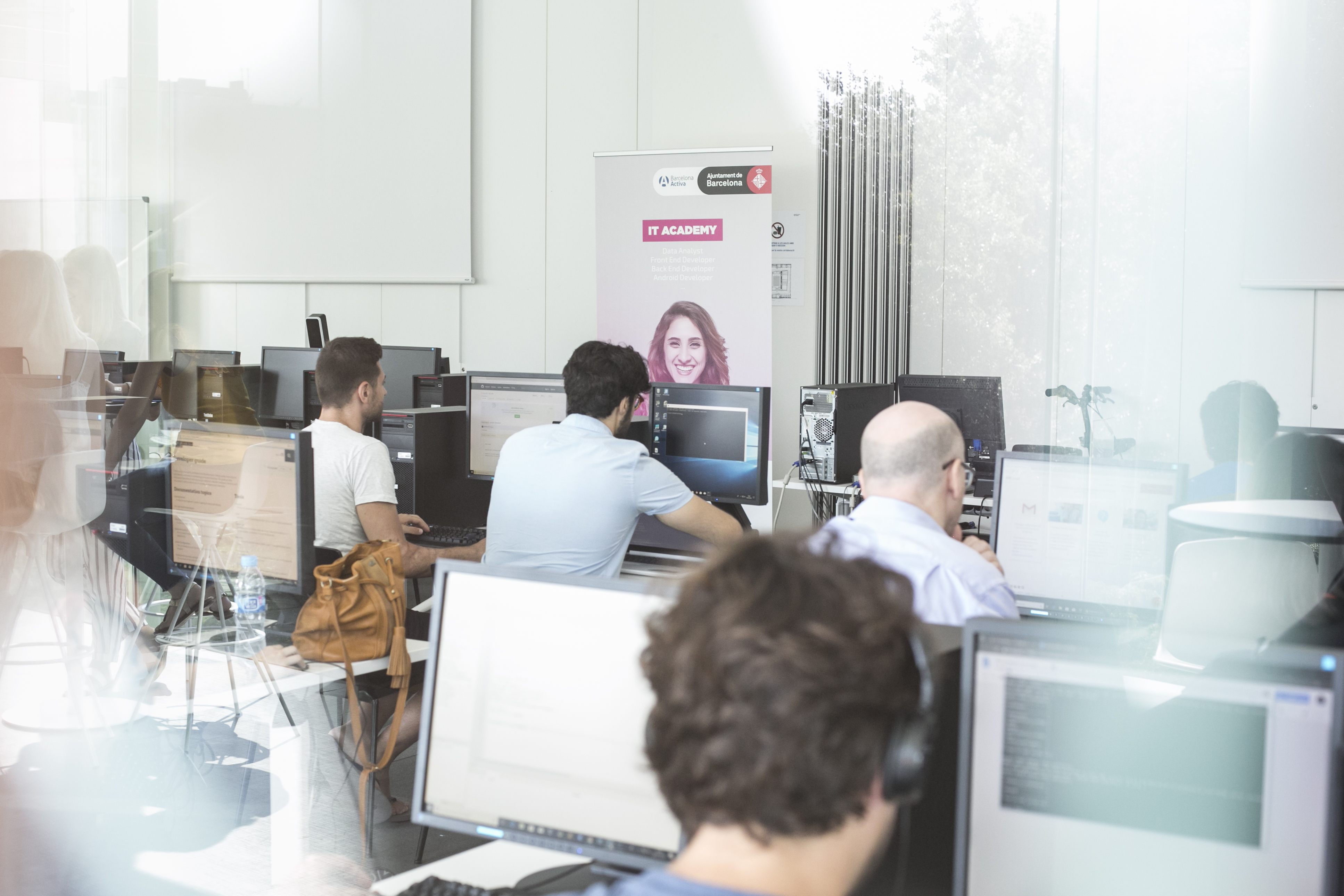 La agenda de actividades ofrece sesiones para mejorar en los procesos de selección, automatizar tareas en el entorno laboral y aprender a hacer un buen uso de la IA 